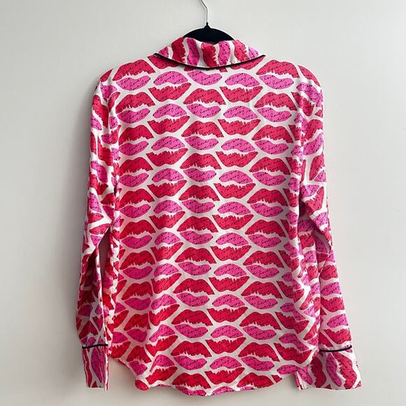 Satin Victoria's Secret Dream Angels lips print red pink sleep-shirt size small - Picture 2 of 5